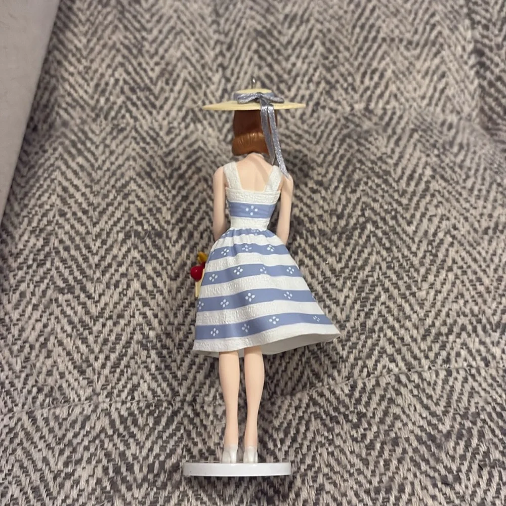 1998 Hallmark Christmas ornament featuring Midge Suburban Shopper